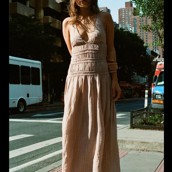 dresses - Picture 1 of 8